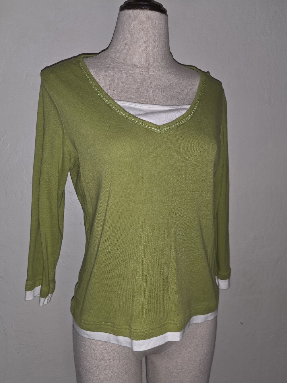 Vintage 1990s Green Cotton V-Neck Long-Sleeve T-Shirt Liz Claiborne